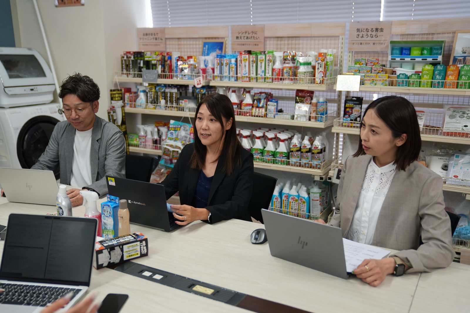 インタビューに答えるアイメディア株式会社のご担当者